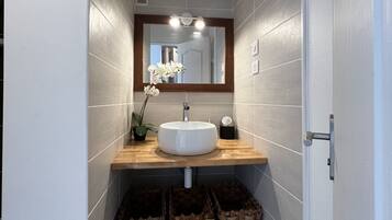 Douche, serviettes fournies