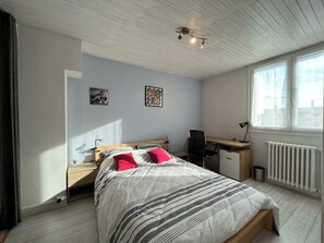 3 habitaciones, escritorio, wifi gratis y ropa de cama 