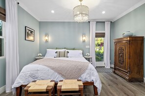 3 Schlafzimmer, Schreibtisch, Bügeleisen/Bügelbrett, WLAN