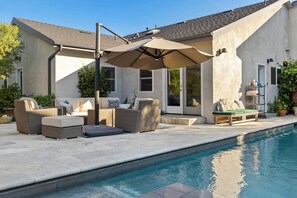 Utomhuspool och uppvärmd pool