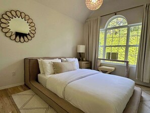 4 多间卧室、熨斗/熨衣板、WiFi、床单