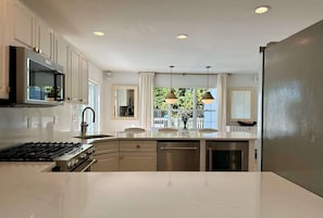 冰箱、微波炉、烤箱、洗碗机