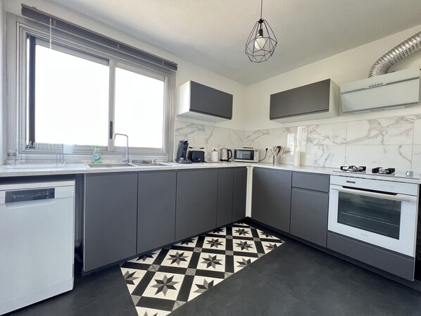 Fridge, microwave, oven, stovetop