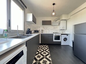 Fridge, microwave, oven, stovetop