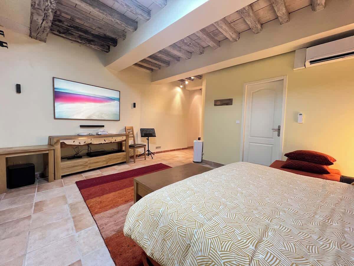 2 slaapkamers, een strijkplank/strijkijzer, gratis wifi, beddengoed