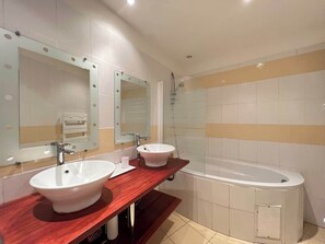 Bathtub, hair dryer