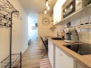 Fridge, microwave, coffee/tea maker, electric kettle