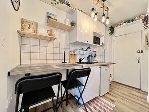 冷蔵庫、電子レンジ、コーヒー / ティーメーカー、電気ポット