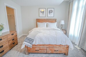 3 عدّة غرف نوم ومكواة/لوح كي وواي فاي مجانًا وملاءات أسرّة