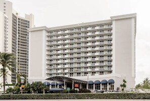 Exterior - studio 32 STR-02630 (Sunny Isles Beach)