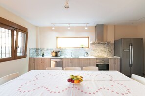 Mikrovågsugn, ugn, spishäll och diskmaskin