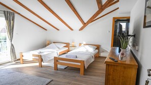 6 bedrooms, iron/ironing board, free WiFi, bed sheets