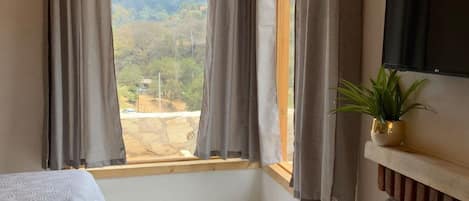 Cabin | 1 bedroom, blackout drapes, iron/ironing board, free WiFi