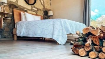 Cabin | 1 bedroom, blackout drapes, iron/ironing board, free WiFi