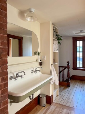 Interior - Chez Léo by Maison Dudley (Lac-Mégantic)