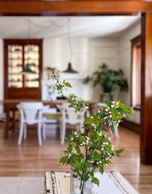 Dining - At Leo's by Maison Dudley (Lac-Mégantic)