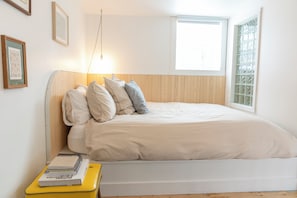 1 bedroom, WiFi, bed sheets - The Central by Maison Dudley (Lac-Mégantic)