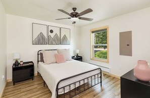 2 Schlafzimmer, Reisekinderbett, kostenloses WLAN, Bettwäsche