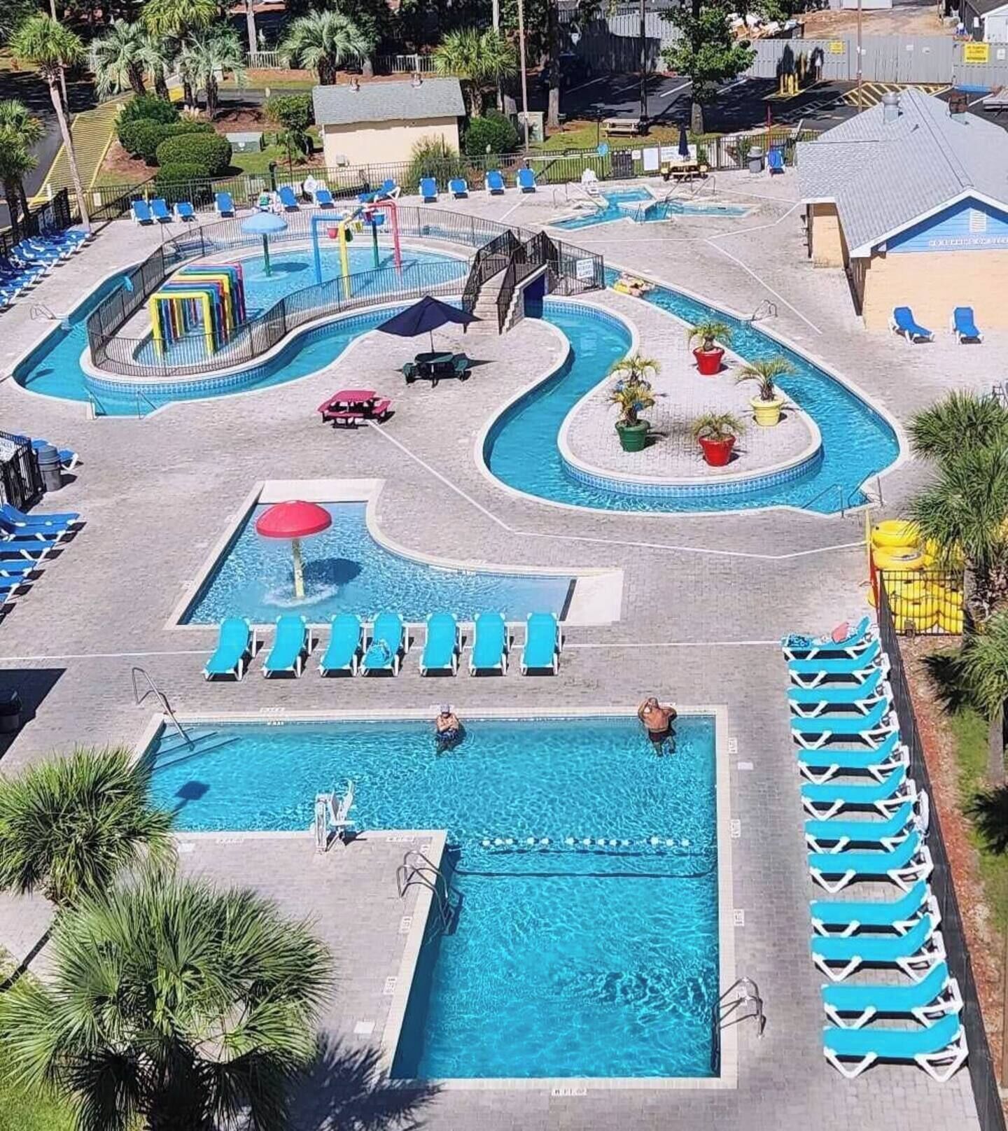 Innendørsbasseng og utendørsbasseng