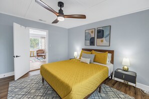 2 soverom, skrivebord, strykejern/-brett og wi-fi (inkludert)