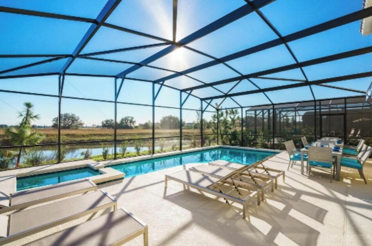 Outdoor pool, sun loungers