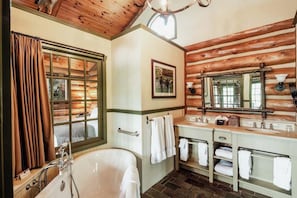 Dusche, Whirlpool, Haartrockner, Handtücher