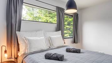 3 bedrooms, travel crib, WiFi, bed sheets