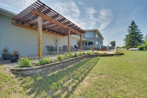 Terrace/patio - Nature's Paradise: Rustic Retreat in Wisconsin! (Webster)