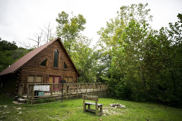 Grizzly Cabin & Firepit