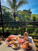 Desayuno típico de la región gratuito y diario