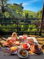 Desayuno típico de la región gratuito y diario