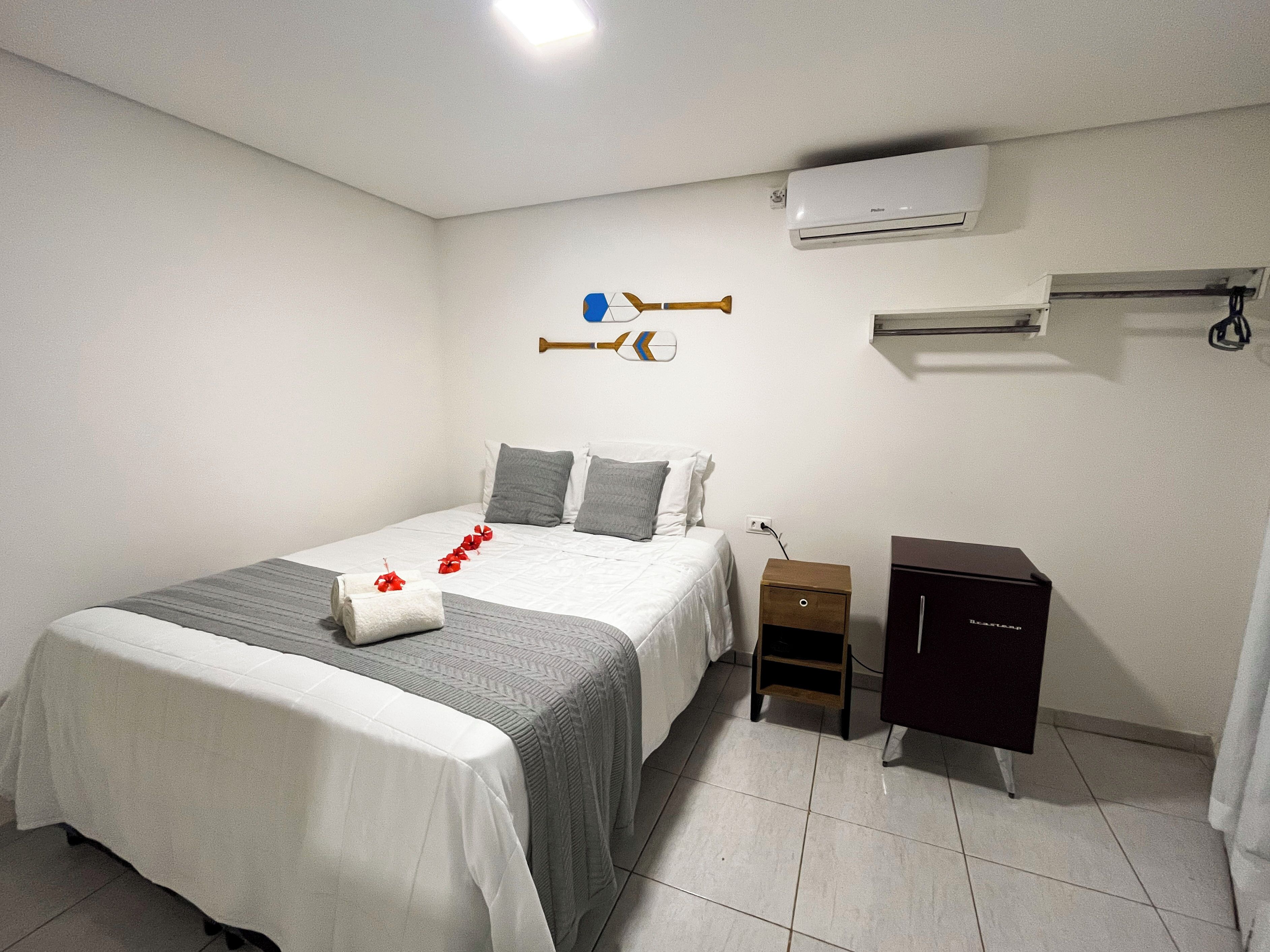 Habitación económica, 1 habitación | Minibar y ropa de cama