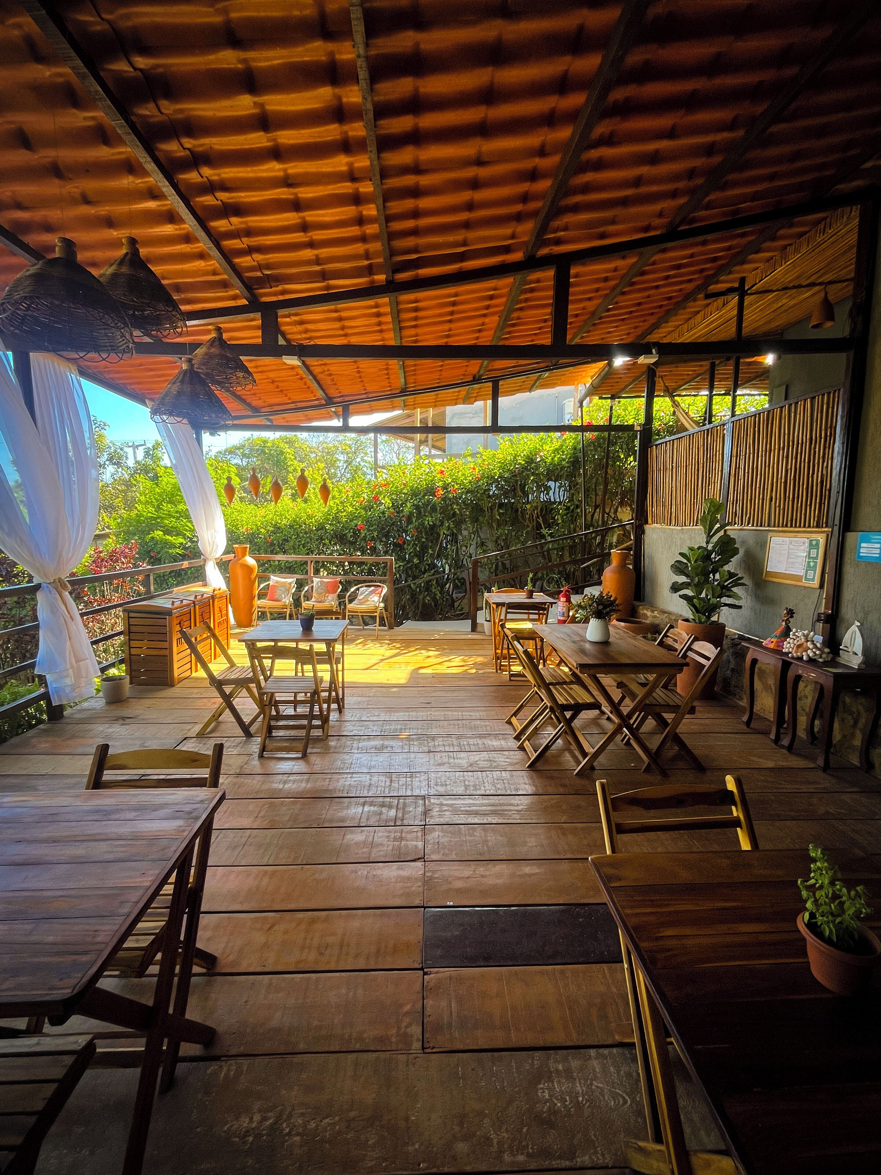 32-吋平面電視，提供有線頻道