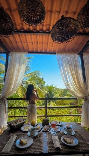 Free daily local cuisine breakfast - Pousada Unaí - Casa Flor (Fernando de Noronha)