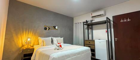 Standard Room | Minibar, bed sheets