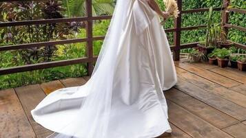 32-inch flat-screen TV with cable channels