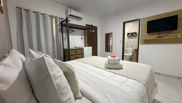 Quarto standard | Frigobar, roupa de cama