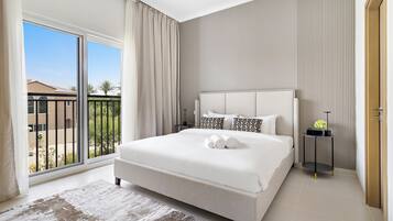 3 soverom, safe på rommet, strykejern/-brett og reiseseng for barn