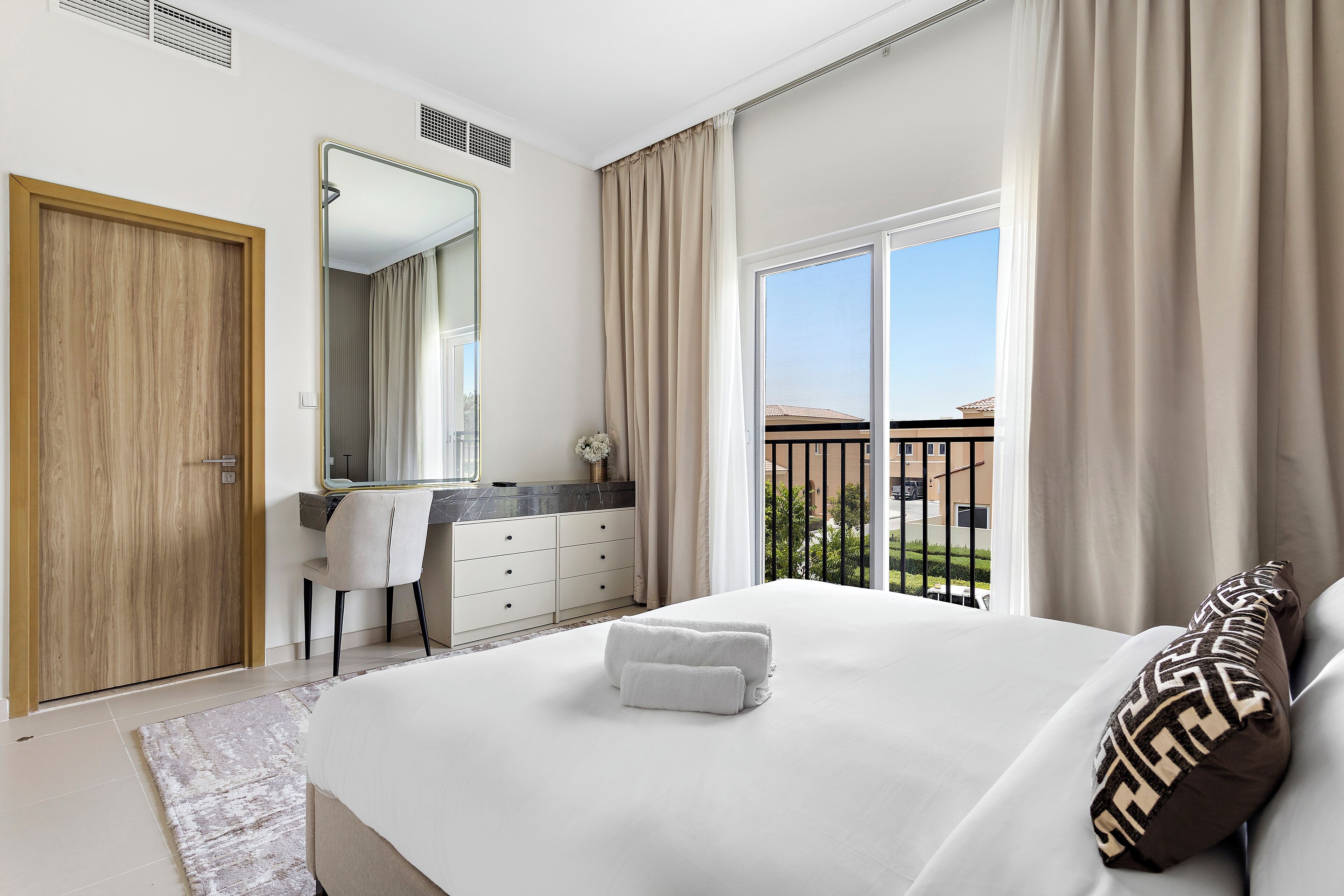 3 多间卧室、客房内保险箱、熨斗/熨衣板、旅行婴儿床