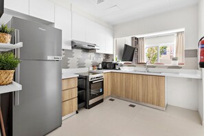 Fridge, microwave, oven, stovetop