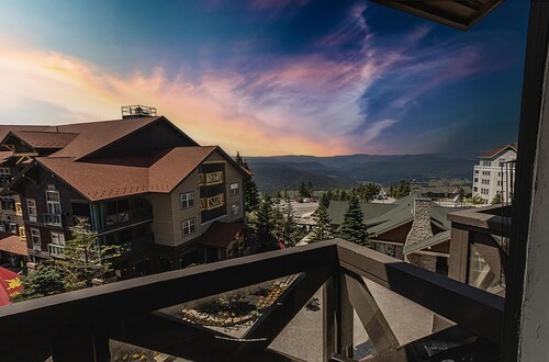 HH 414 - Village/mountain views from this Charming Village studio!