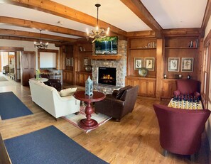 Interior - HH 414 - Village/mountain views from this Charming Village studio! (Snowshoe)