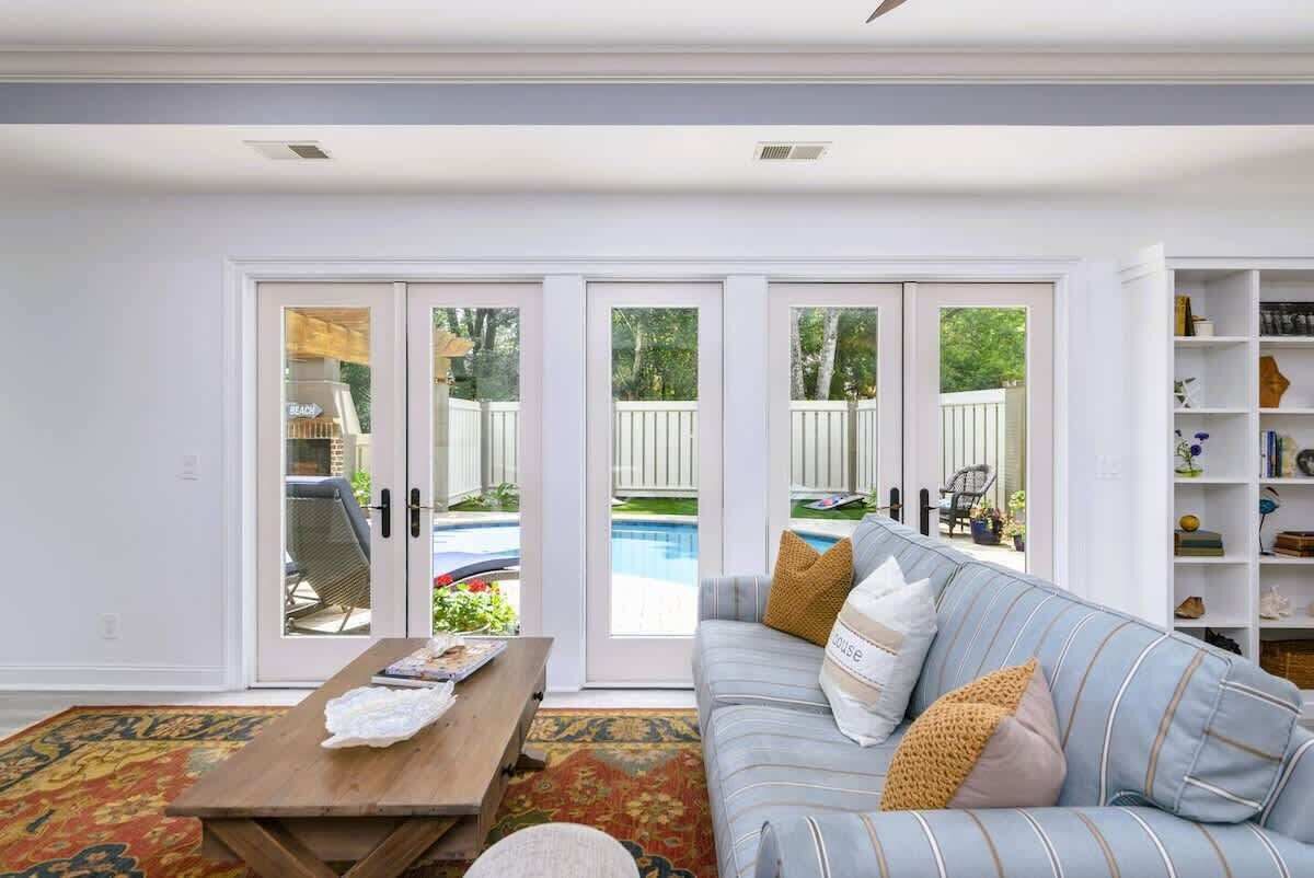 TV connectée, cheminée, espaces bureaux