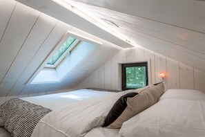 1 habitación, escritorio, tabla de planchar con plancha y wifi 