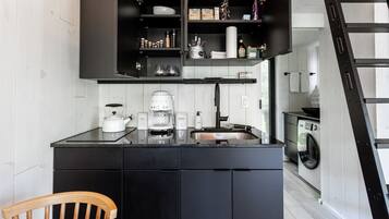 Réfrigérateur, four, cafetiÚre/bouilloire, grille-pain