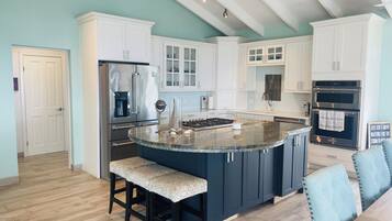 冰箱、微波炉、烤箱、炉灶