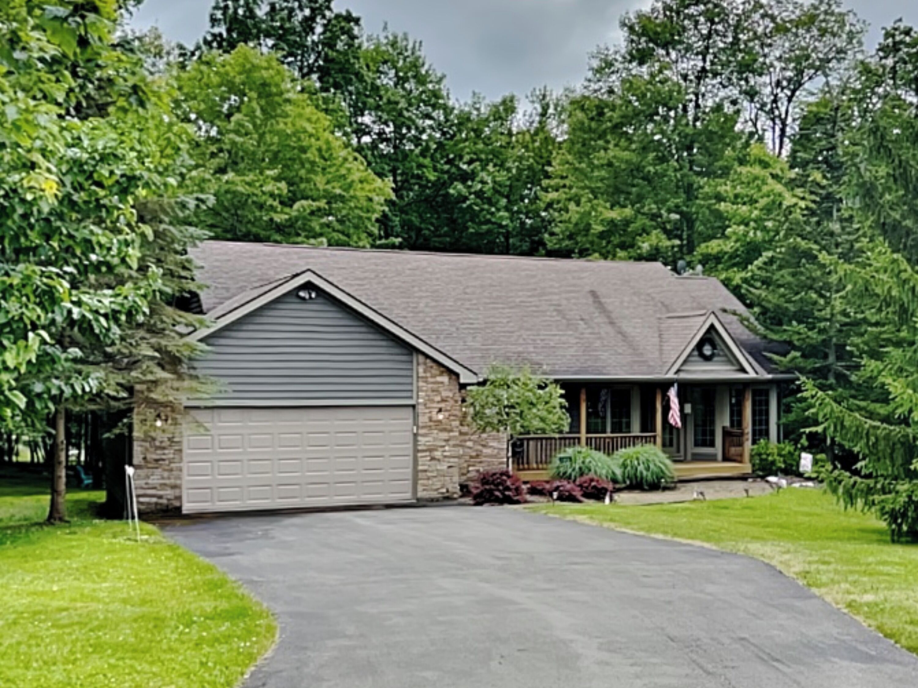 House (4 Bedrooms) | Exterior