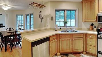 House (4 Bedrooms) | Property amenity