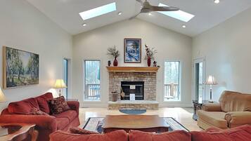 House (4 Bedrooms) | Property amenity