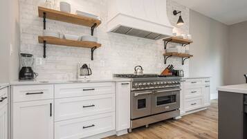 House (6 Bedrooms) | Property amenity